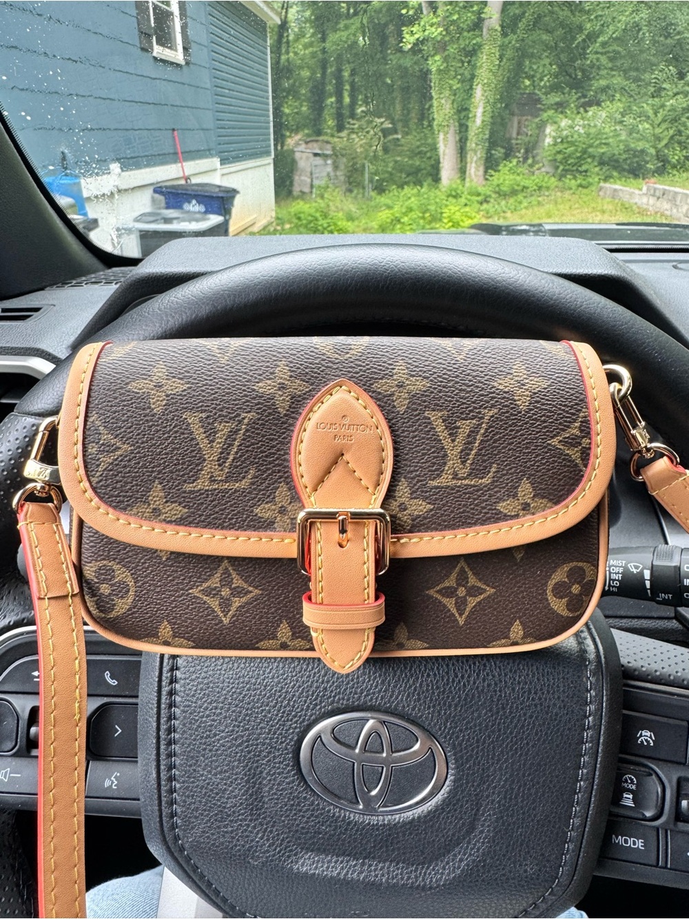 Authentic  Louis Vuitton Monogram Canvas Crossbody in Brown with Tan Trim